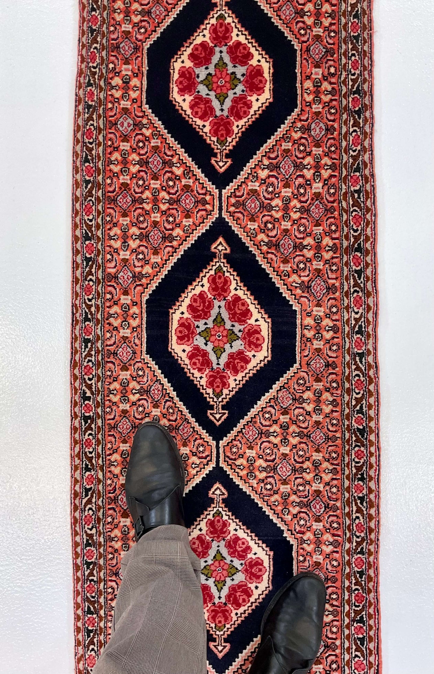 Bijar 1'10" x 8'08" nav/ros