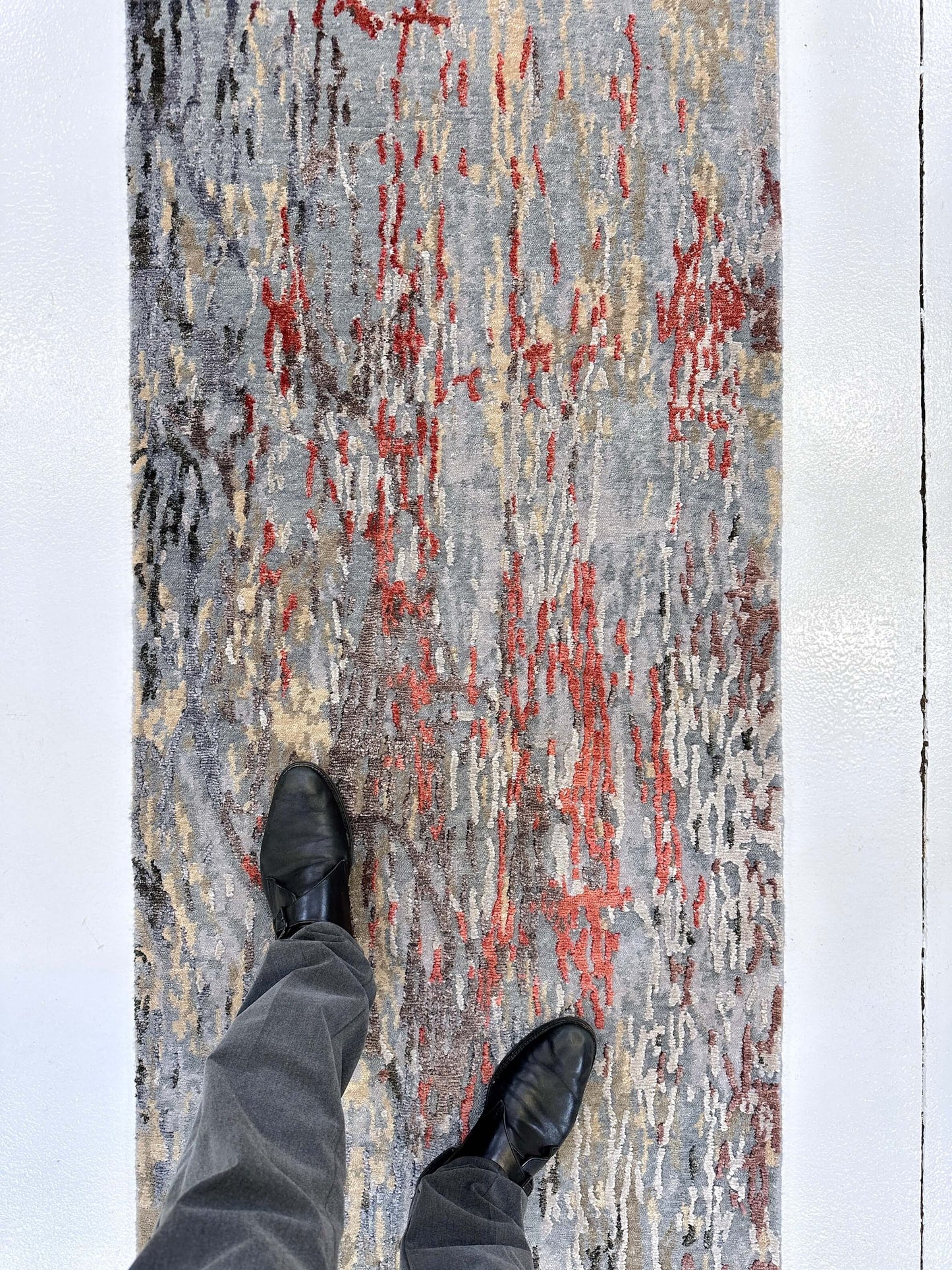 Contemporary 10' Runner gray/crimson