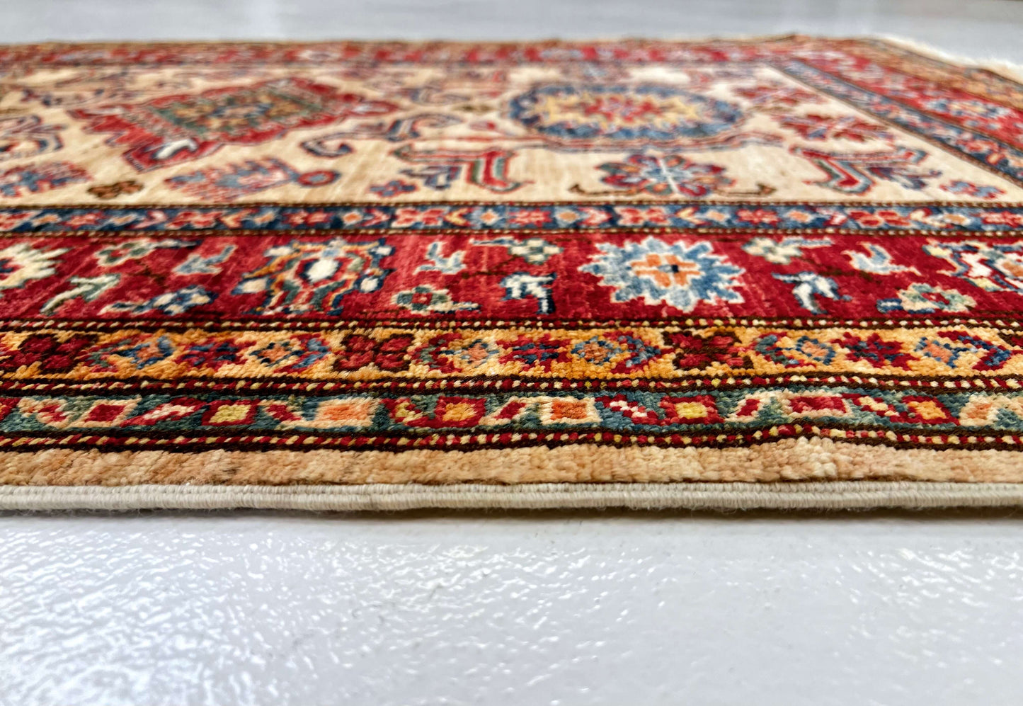 Super Kazak red/ivory 3'04"x4'08"
