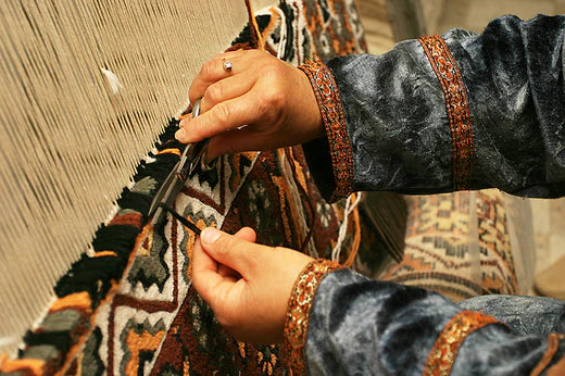 The Difference Between Hand-Knotted Rugs & Machine Made Rugs