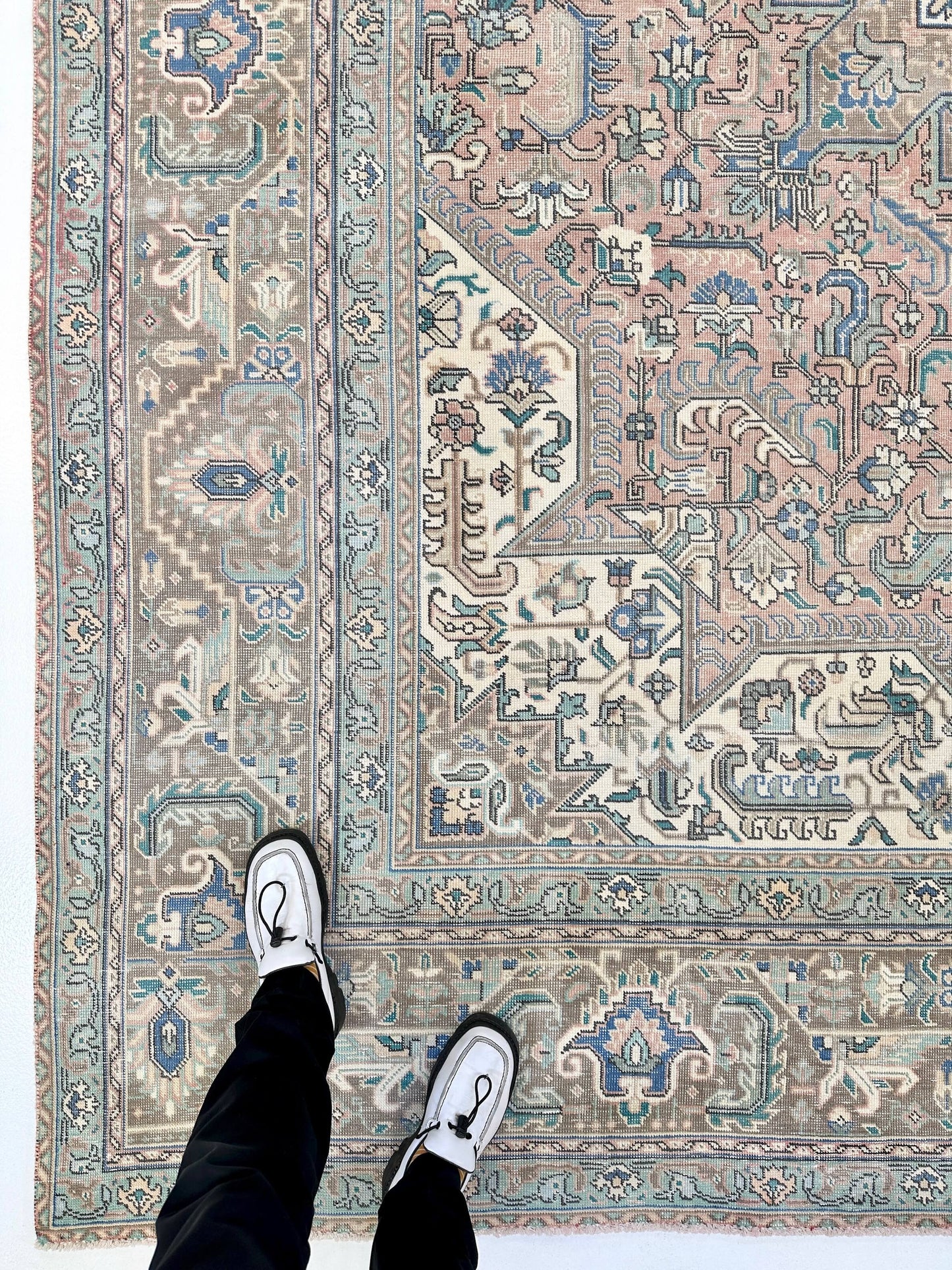 Antique-washed Persian 9'03" x 12'04" pink/aqua