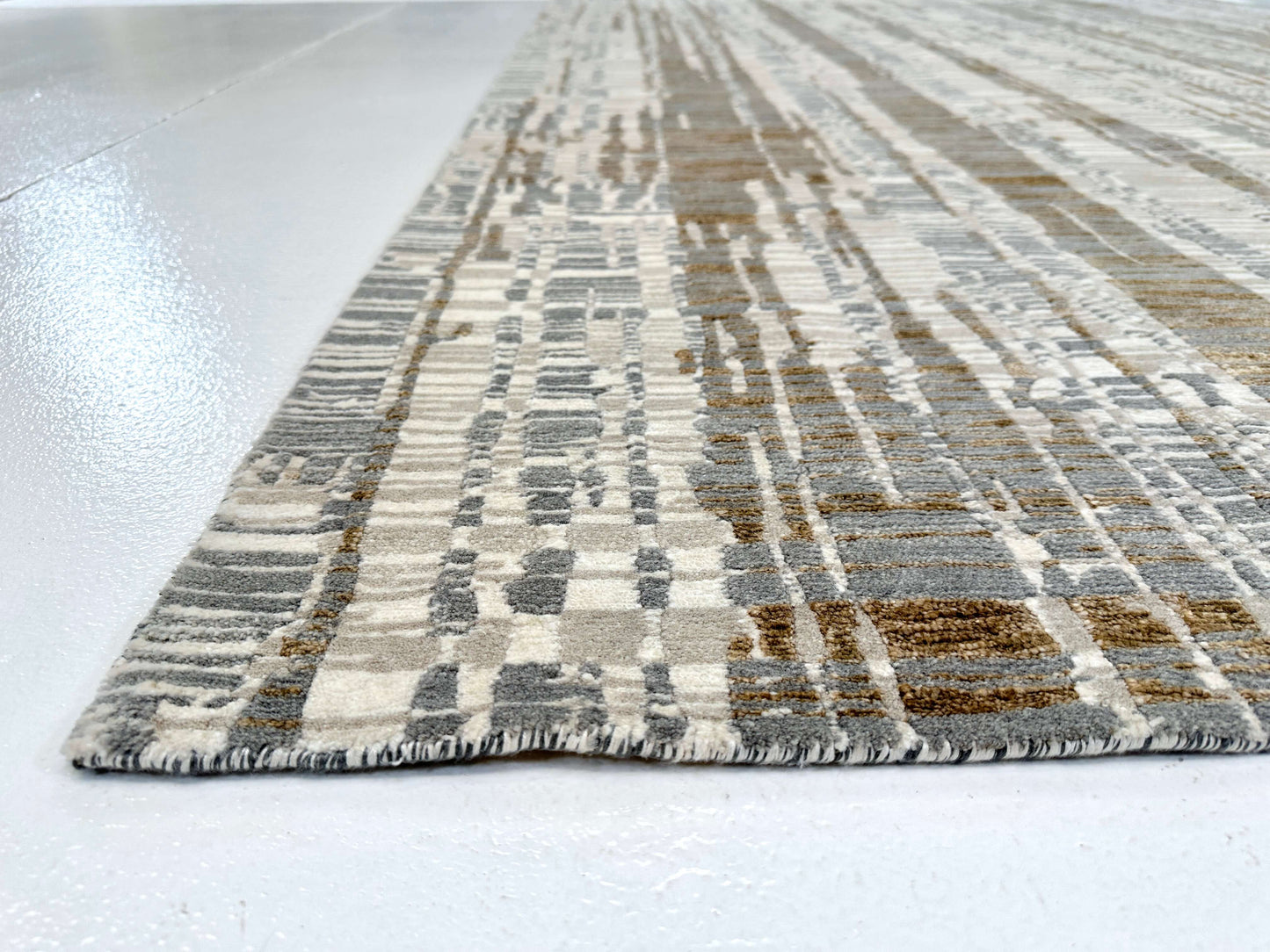 Carved, Modern Tibetan-Style 6x9 (ivory/gold)