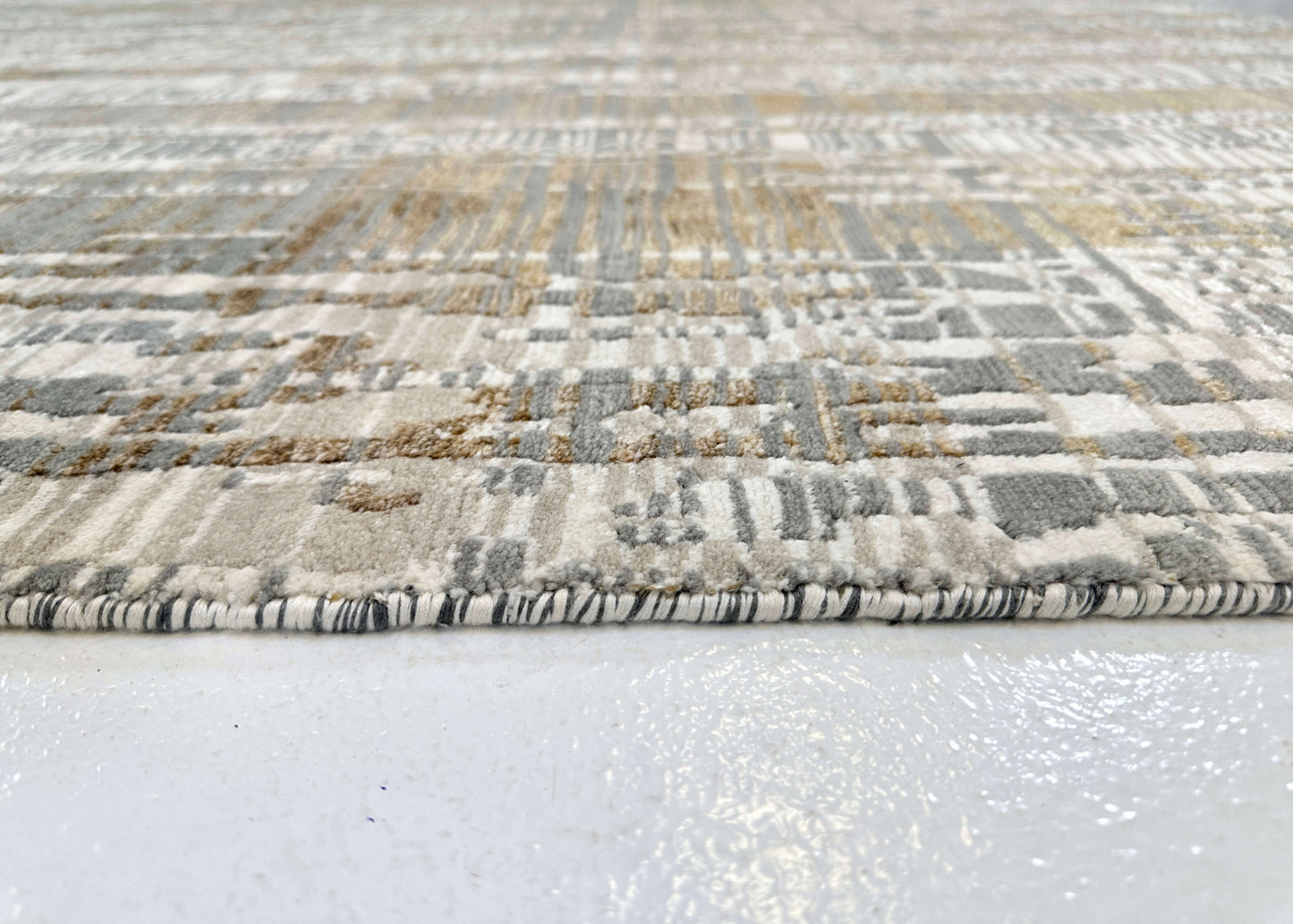 Carved, Modern Tibetan-Style 6x9 (ivory/gold)