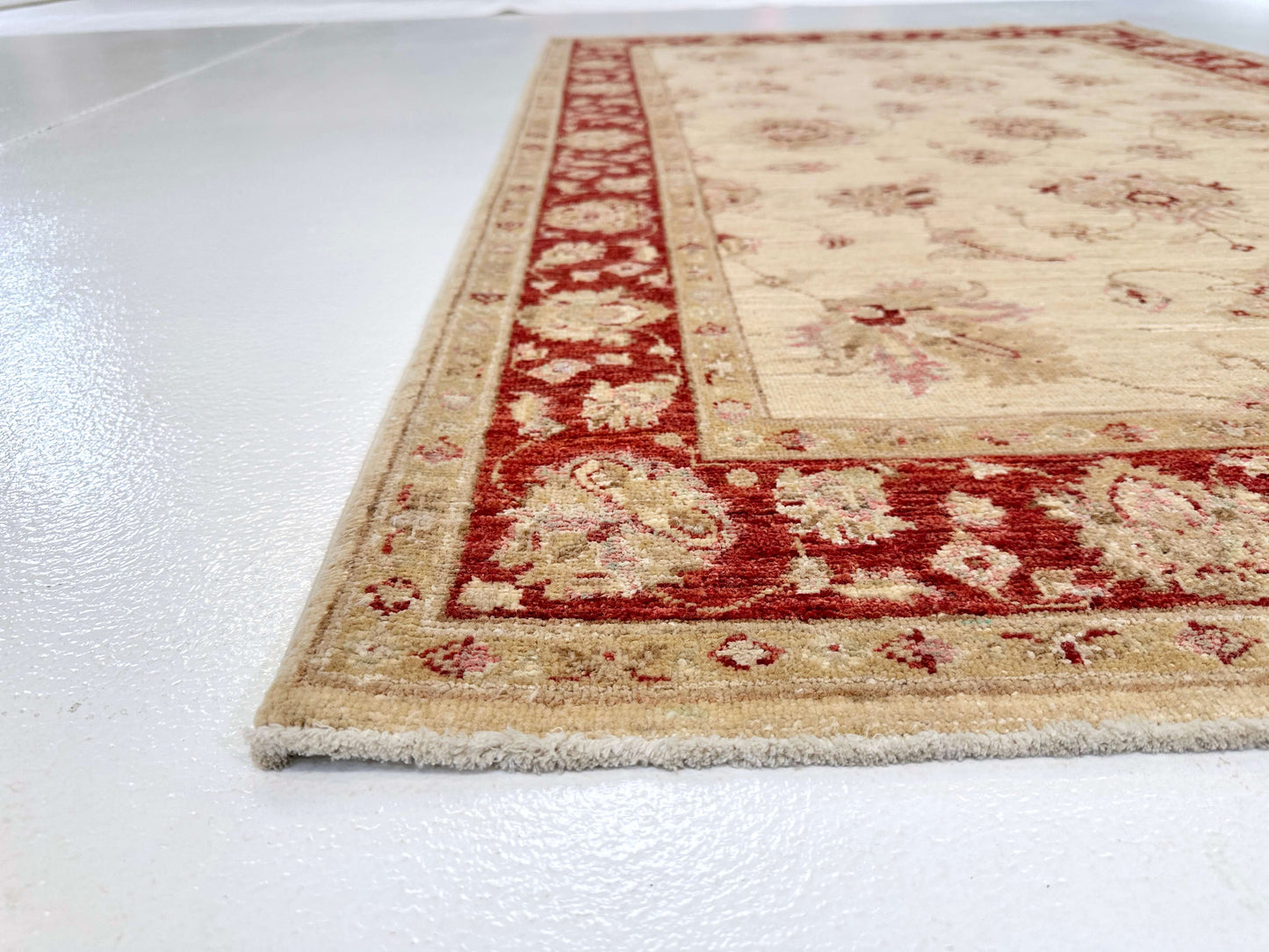 Chobi Farahan bge/red 3'11"x6'01'