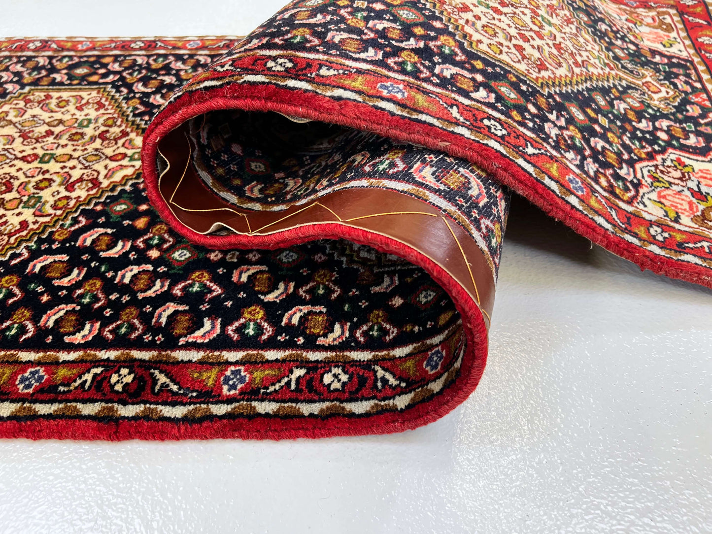 Bijar Medallion/Herati 1'09"x7'08" blu/red