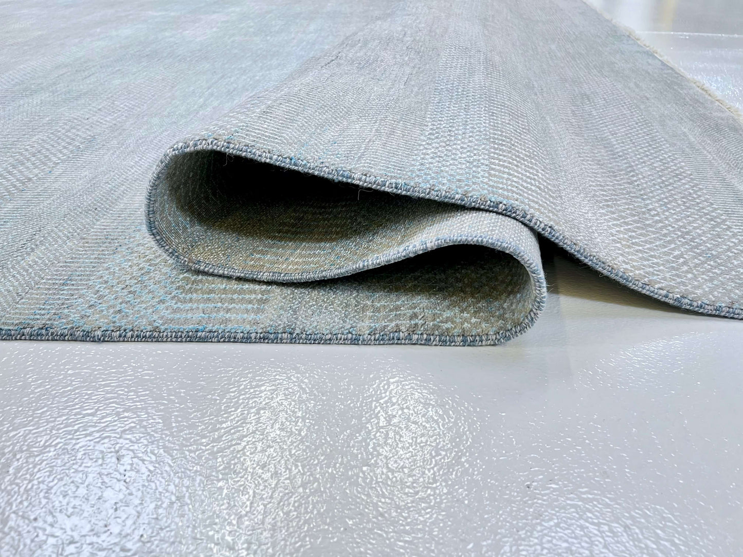 Grass design 9'01"x12'02" light blue/gray