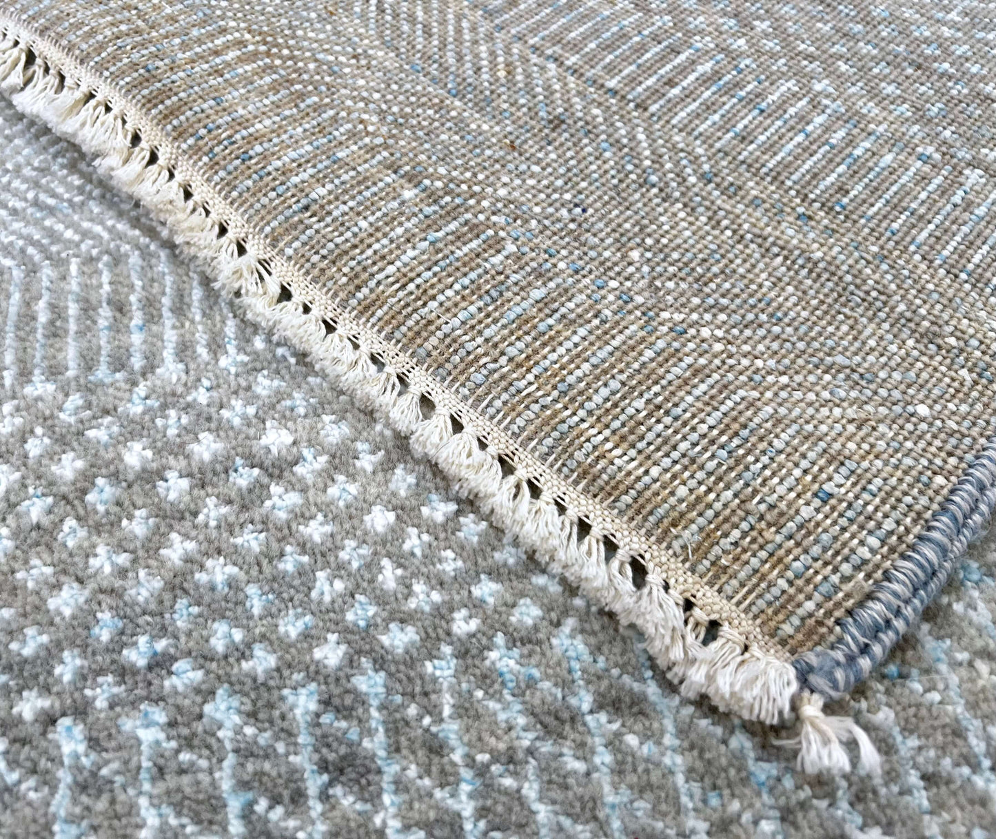 Grass design 9'01"x12'02" light blue/gray