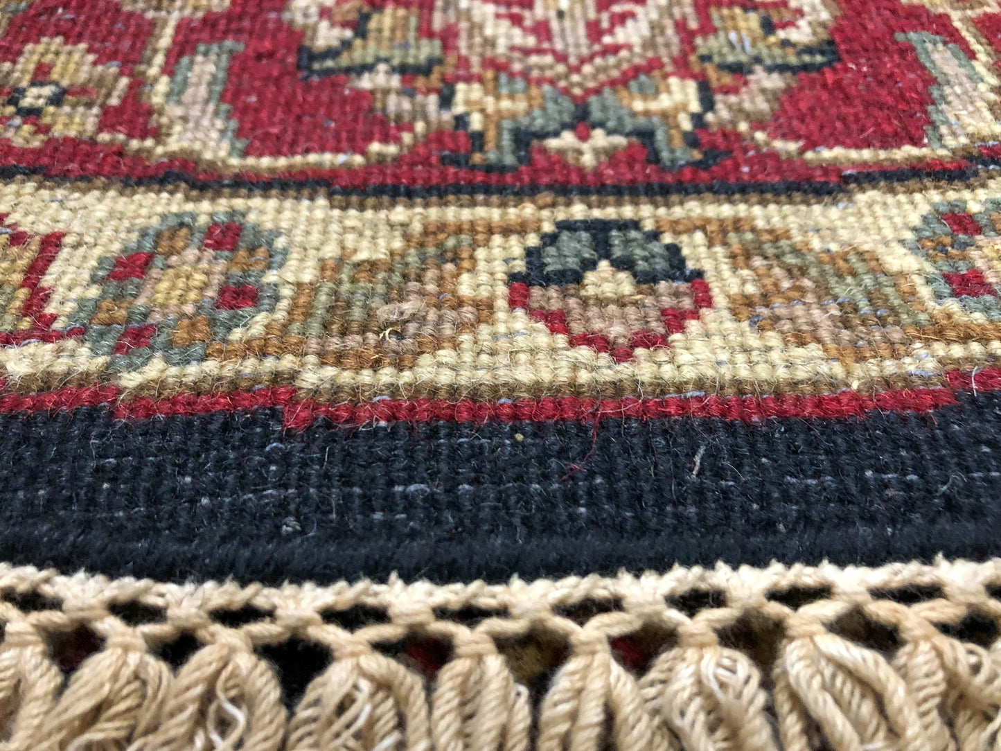 Indo-Persian blk/red 4' Round