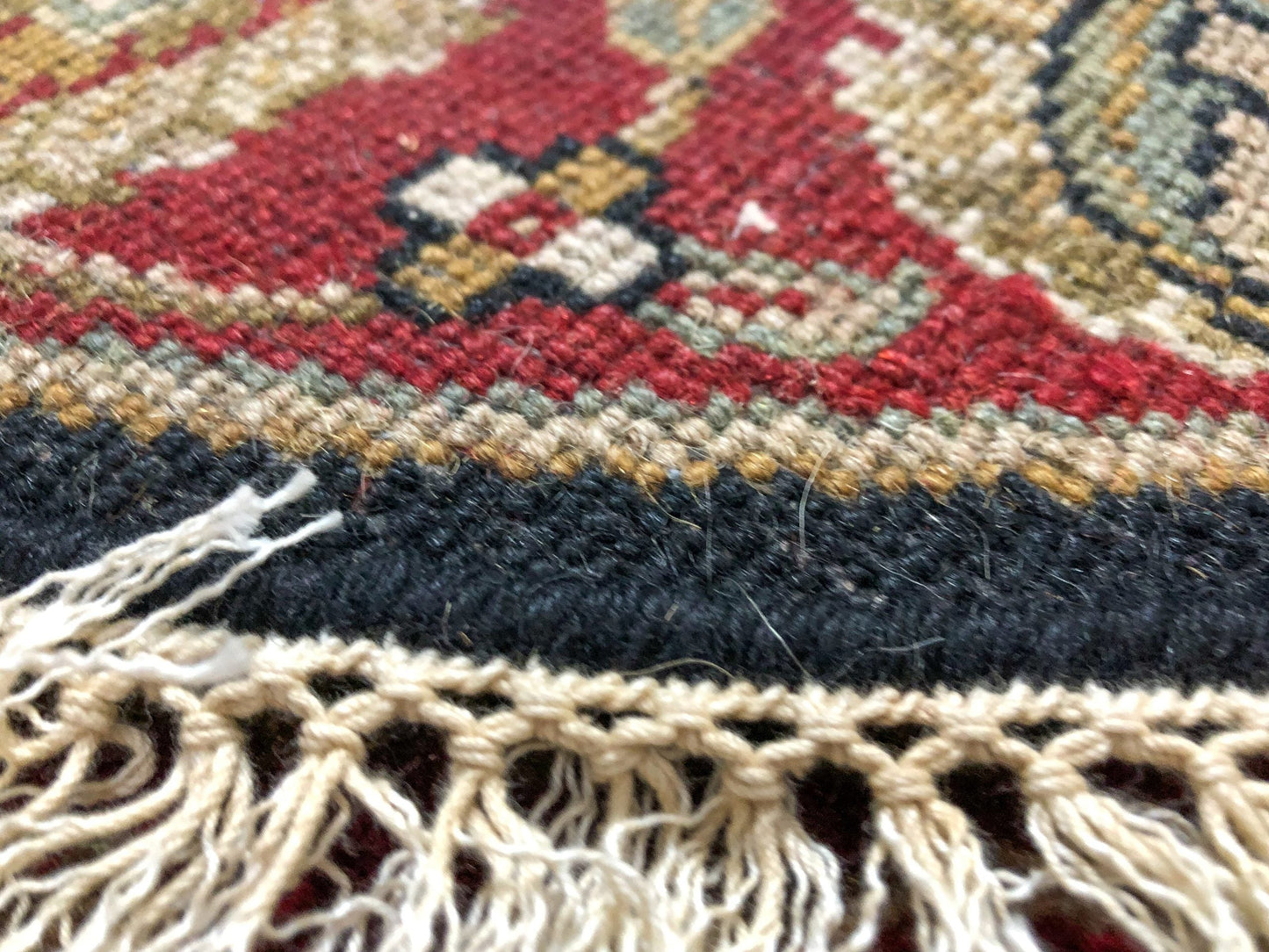 Indo-Persian blk/red 3' Round